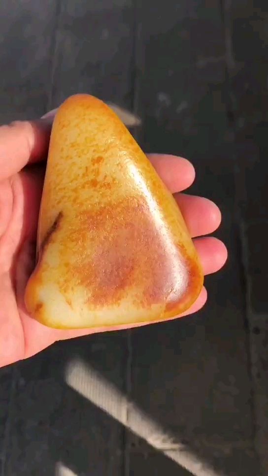 玛丽艳红皮籽料