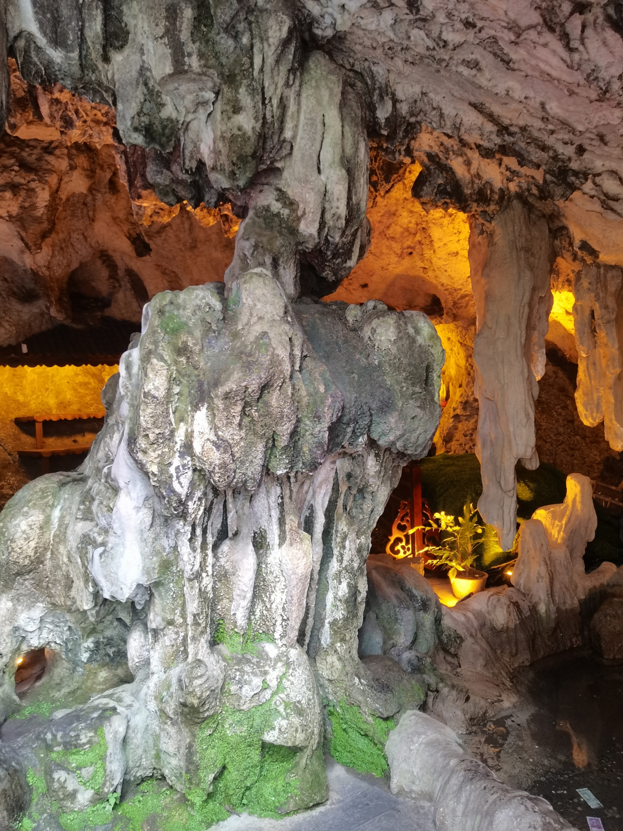 人在旅途3-贵阳黔灵山麒麟洞:张学良被幽禁于此?