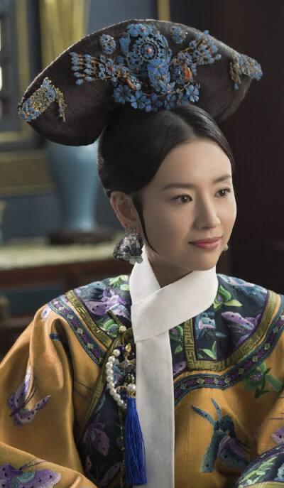 《如懿传》演员们聚餐合照,周迅稳居中心,童瑶