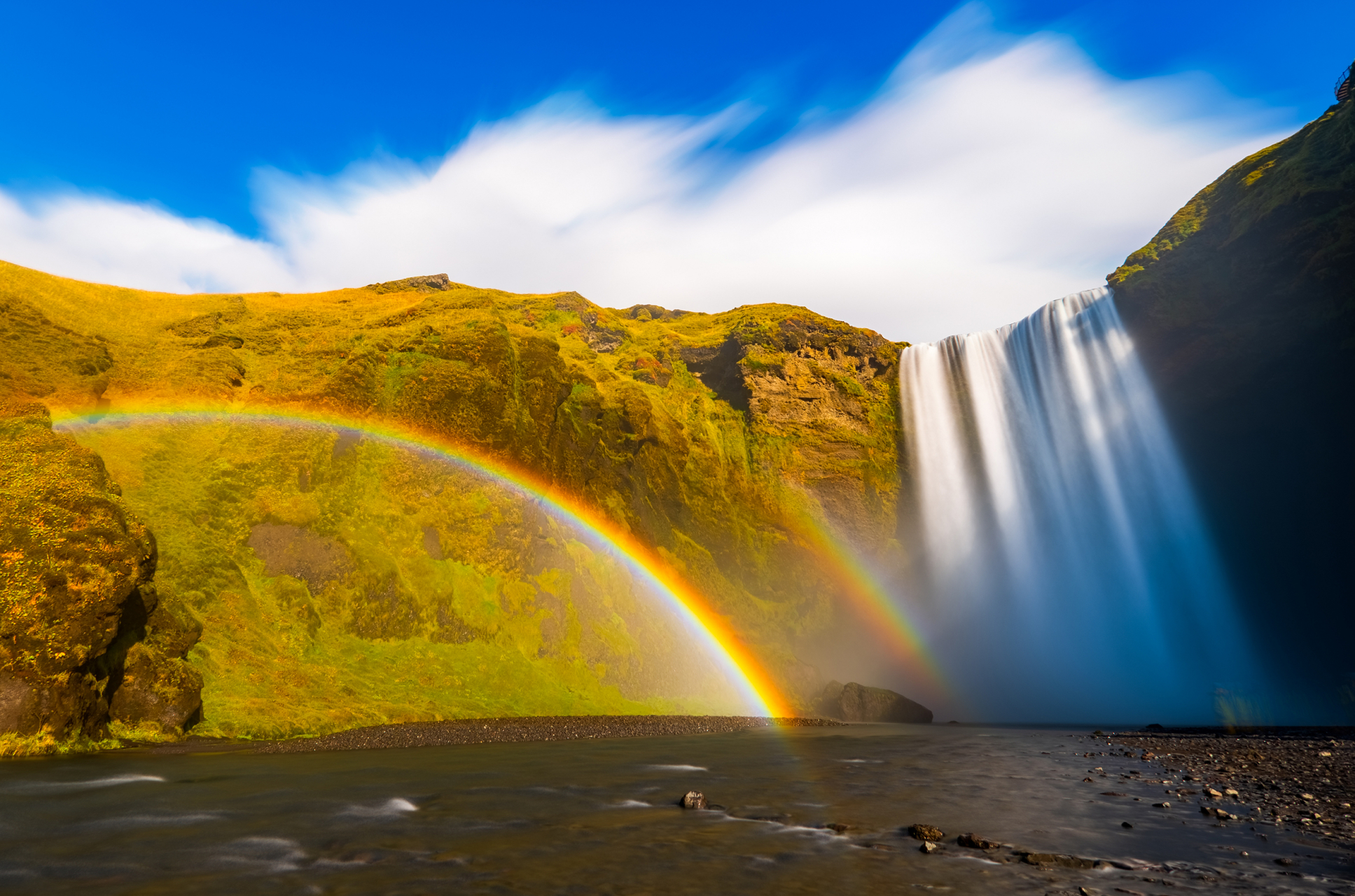 当云雾散去,阳光照耀大地,都是新的美好.