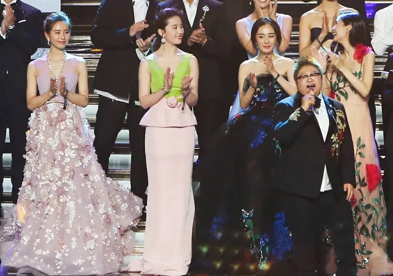 时尚芭莎晚会四美:刘诗诗,刘亦菲,杨幂,angelababy,谁艳压了