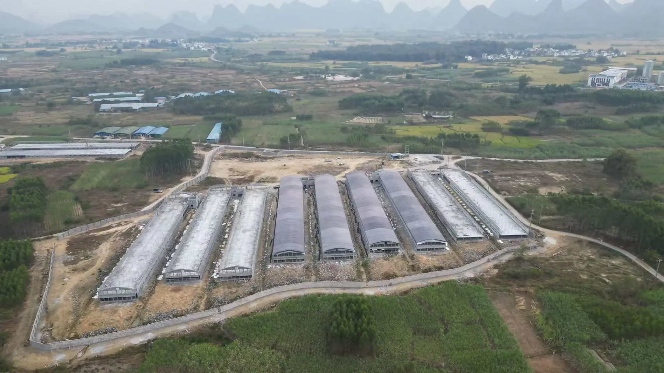 温氏集团养鸡大棚,冬暖夏凉,结实耐用,一个月能建100栋