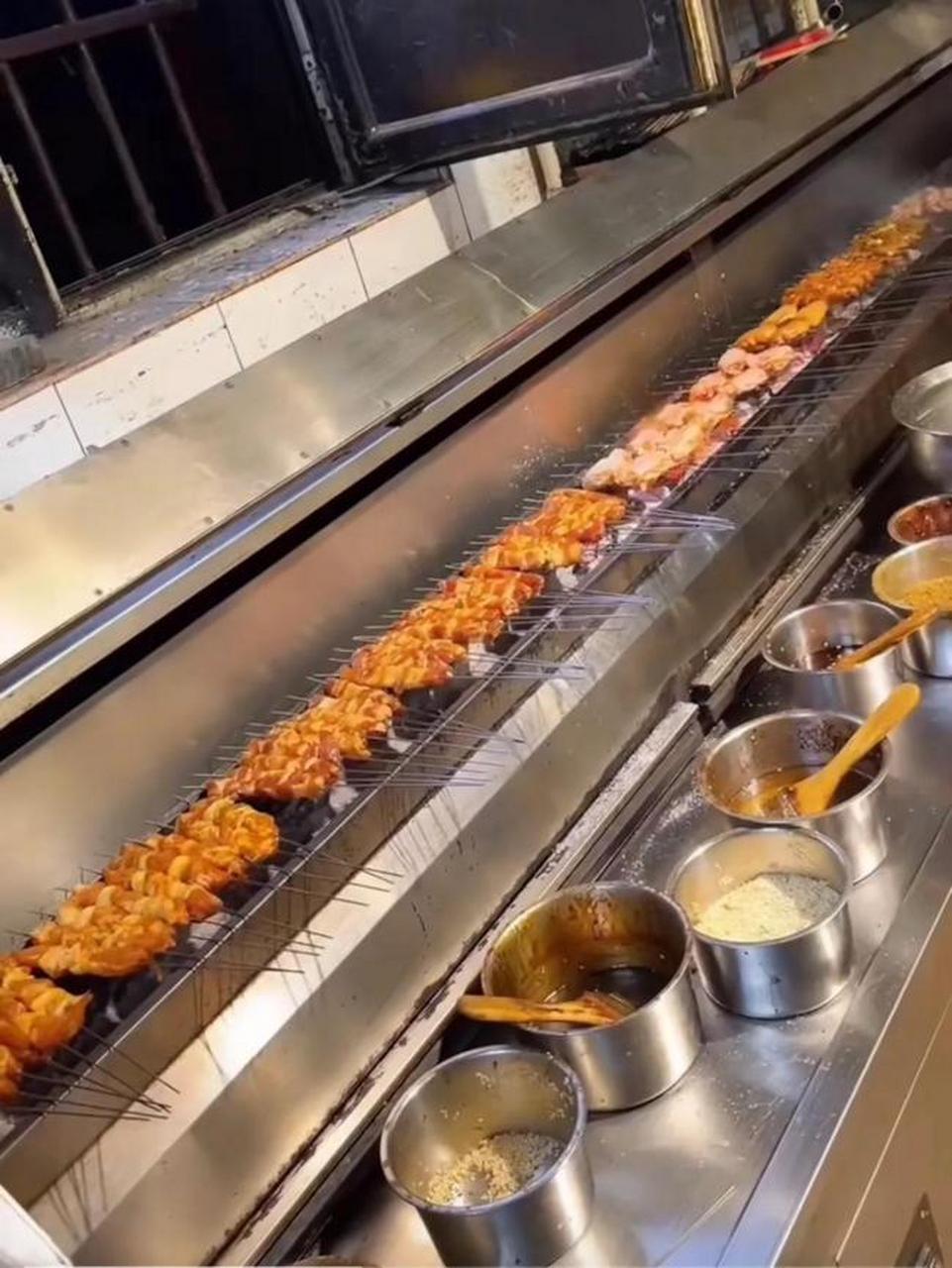 要问淄博烧烤店的后厨有多忙?看出单机就知道了!