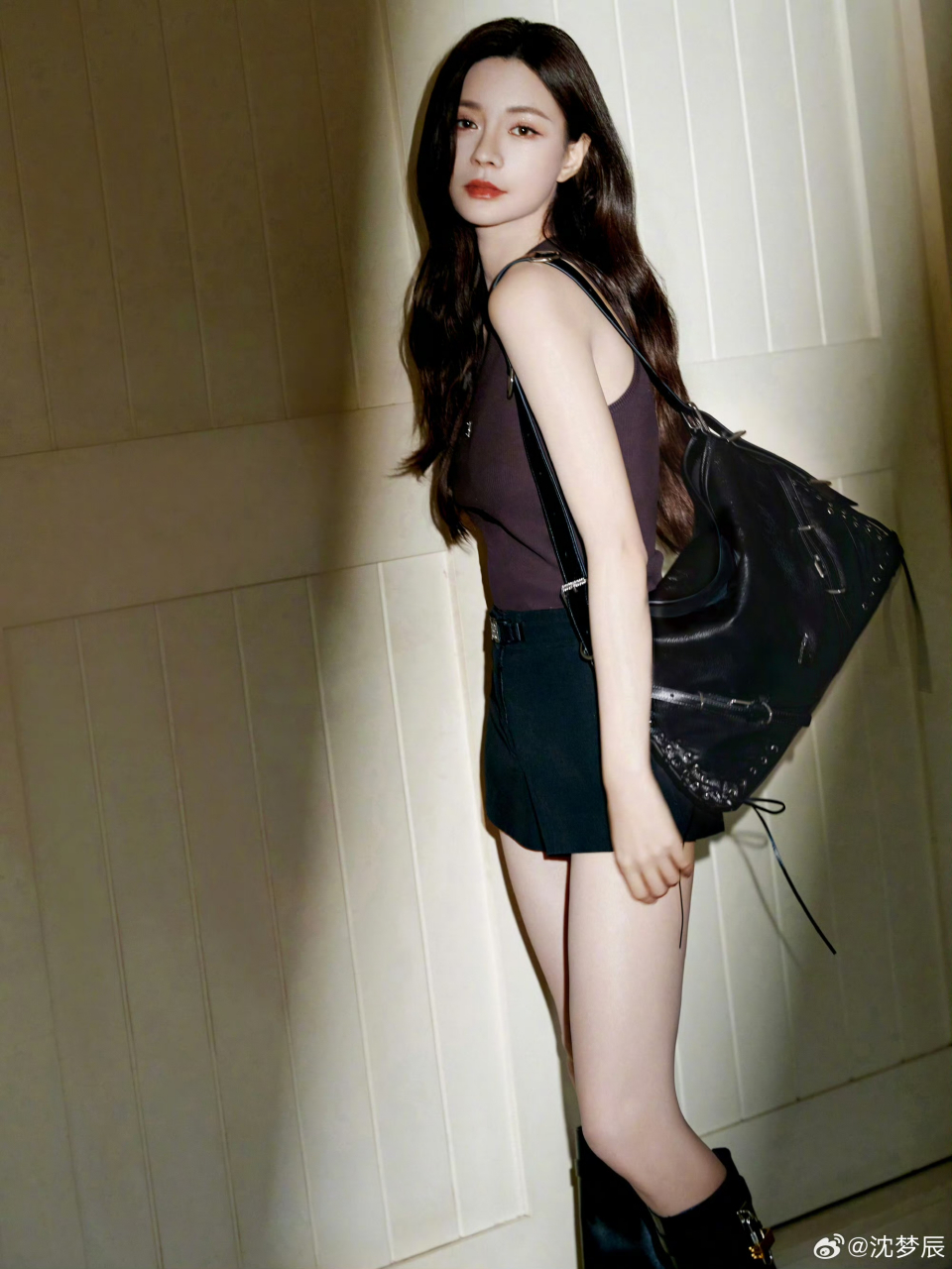 沈梦辰紧身短裤超吸睛