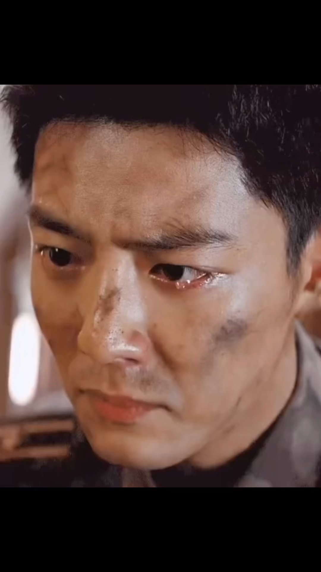 肖战的每一场哭戏都好绝 好想越过屏幕去给顾一野擦泪