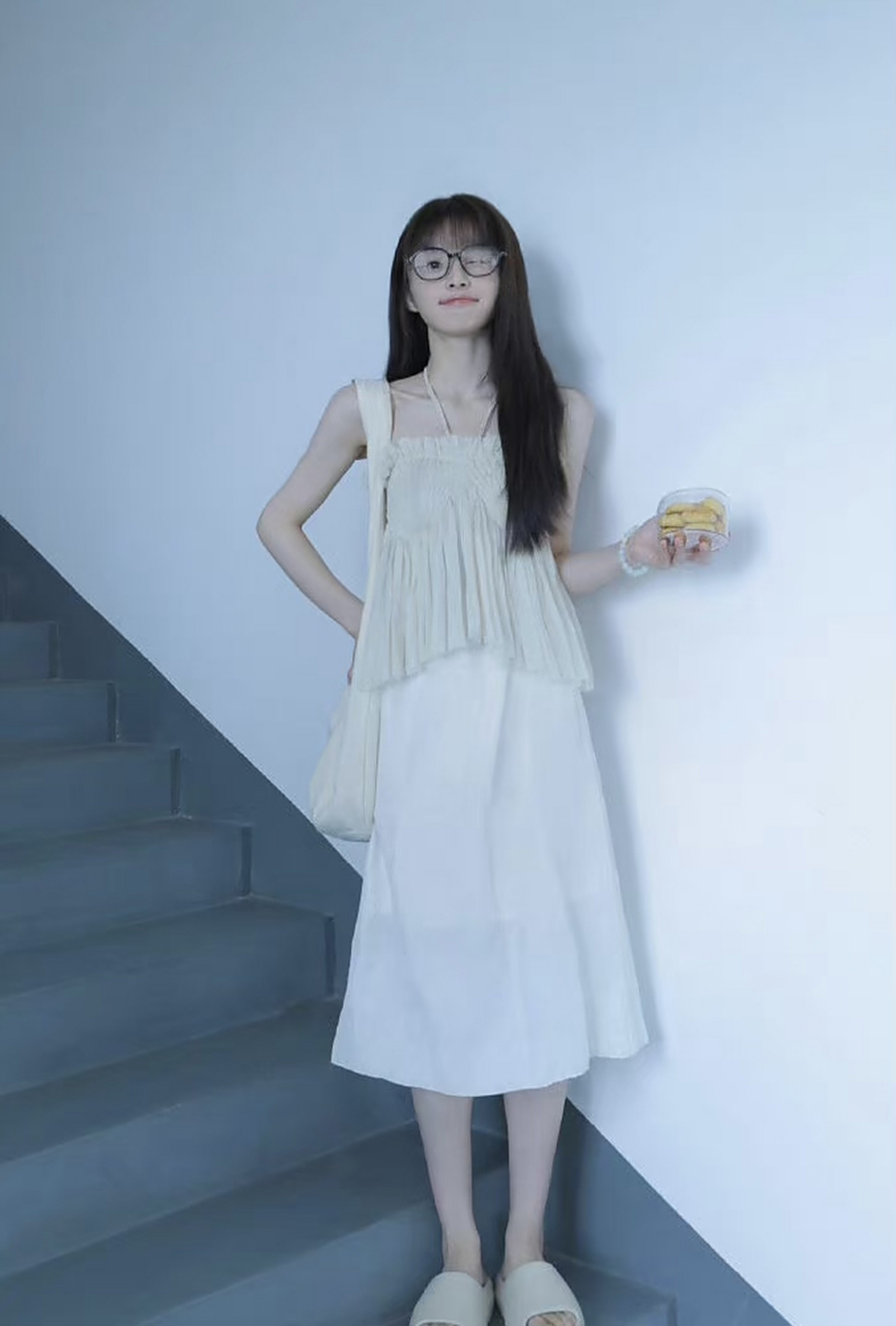 田曦薇这身穿搭好元气,是邻家的活泼小甜妹无疑了