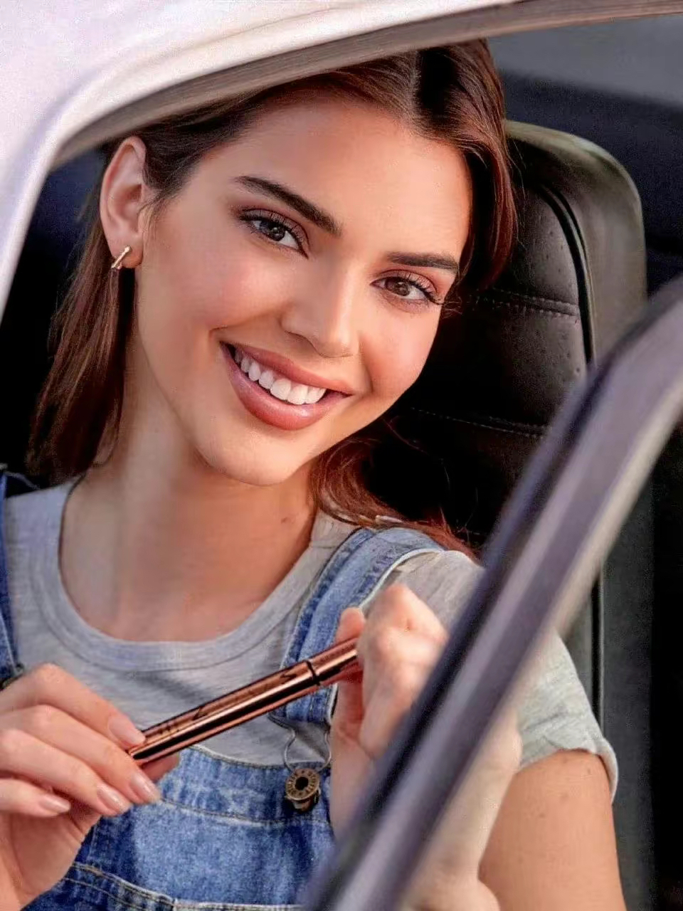 携现男友现身nba球场 肯达尔·詹娜(kendall jenner),1995年11月3日