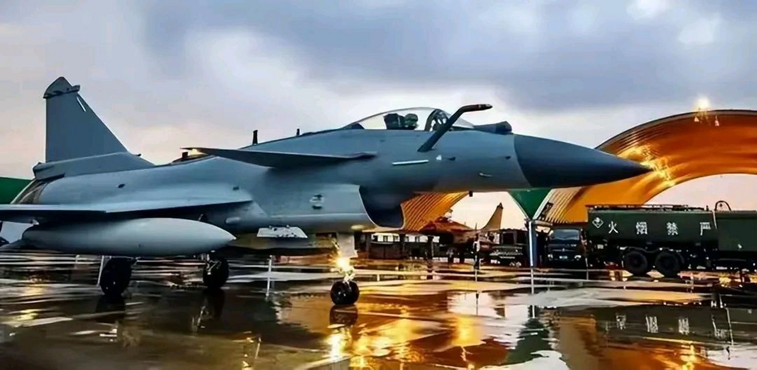 歼10ce落户 沙特 近期相关媒体报道 沙特购买歼10ce战斗机,数量80架.