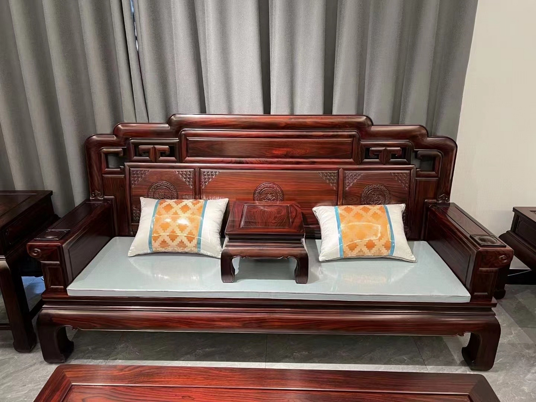 618福利款,国色天香沙发,阔叶黄檀材质,1123的八件套,35000包邮,仅此