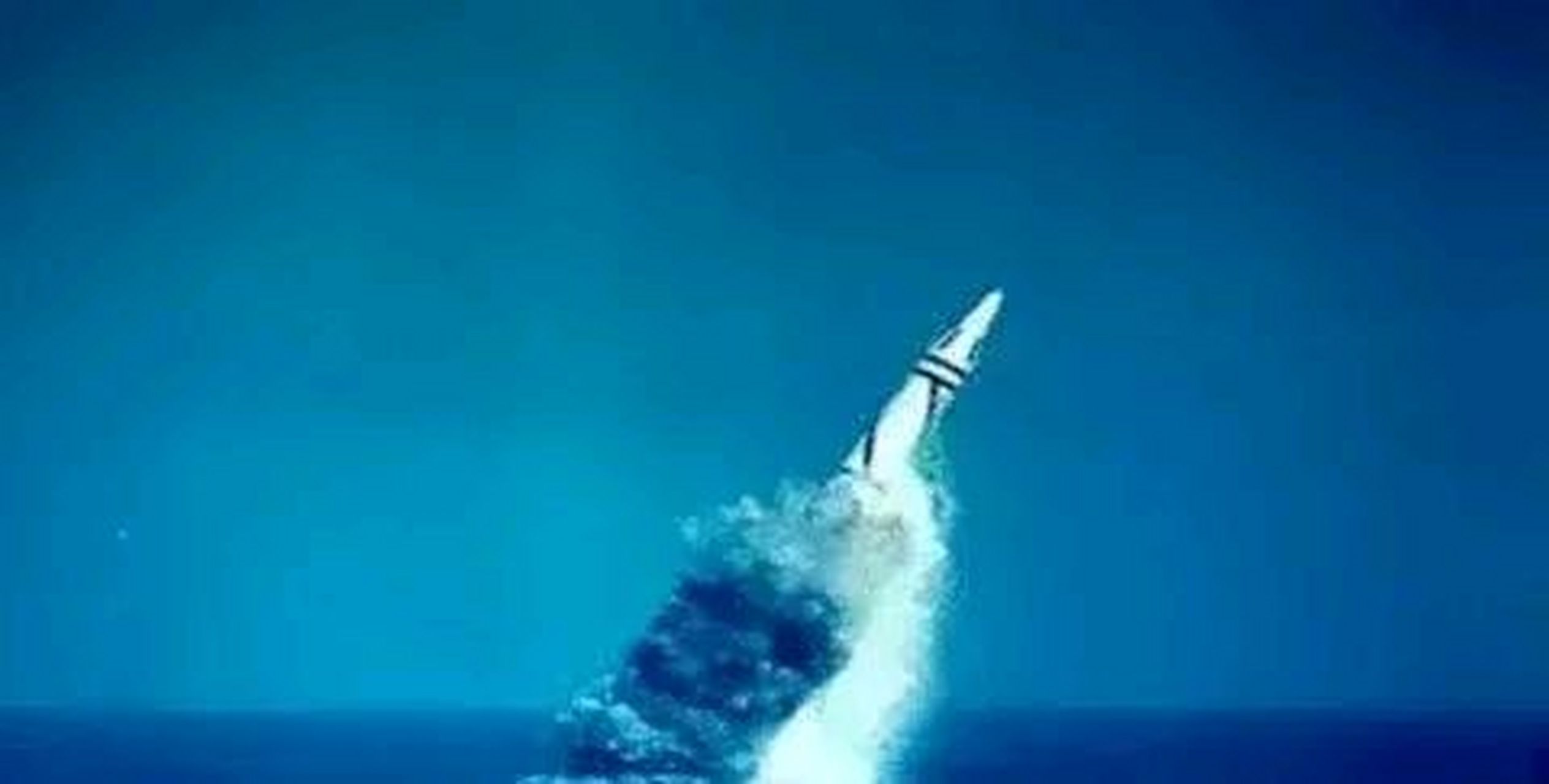 中国发射了巨浪-4洲际潜射导弹,引起了全球的瞩目和震惊!