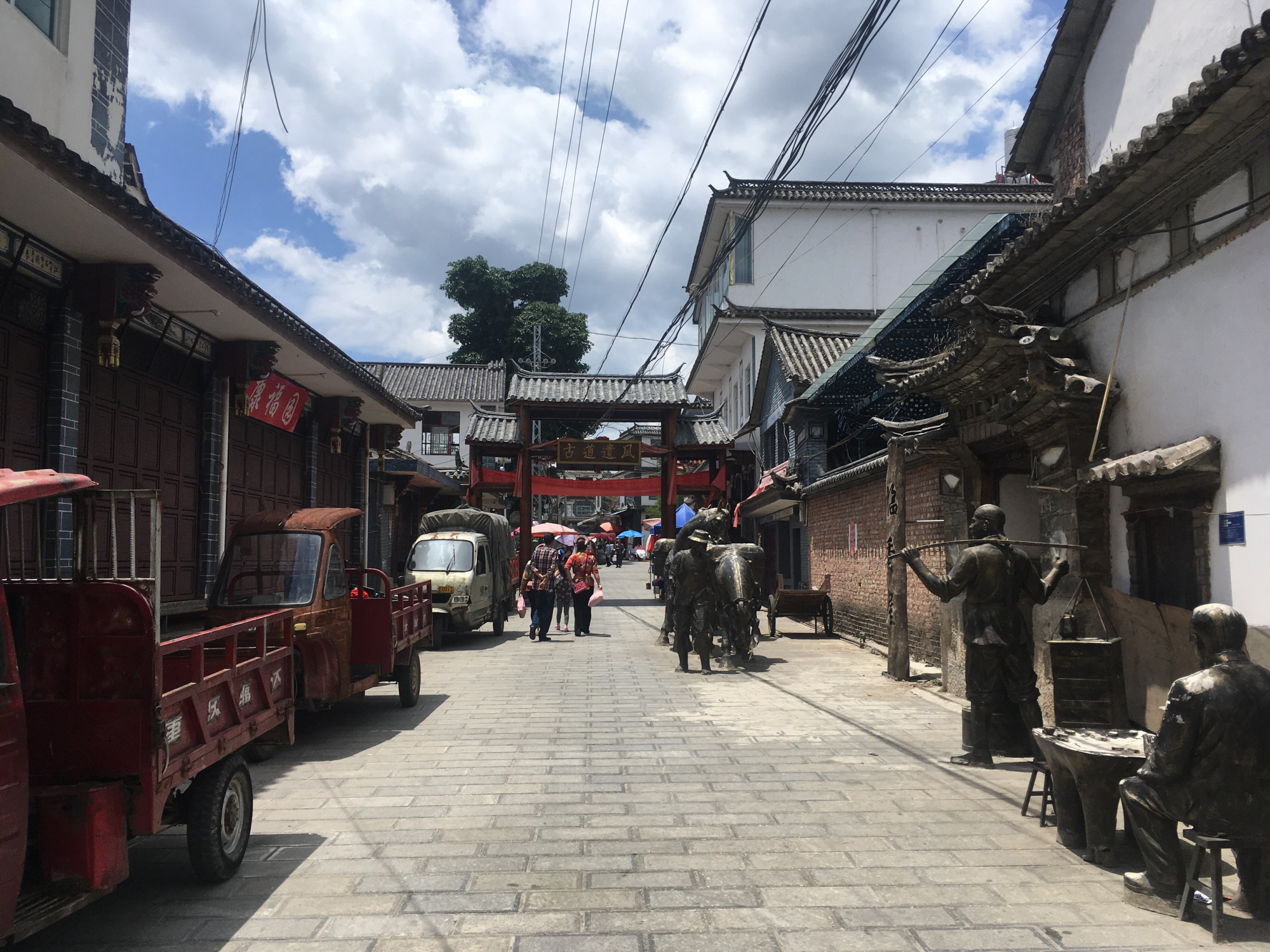 大理周城村体验国家非物质文化遗产——白族扎染