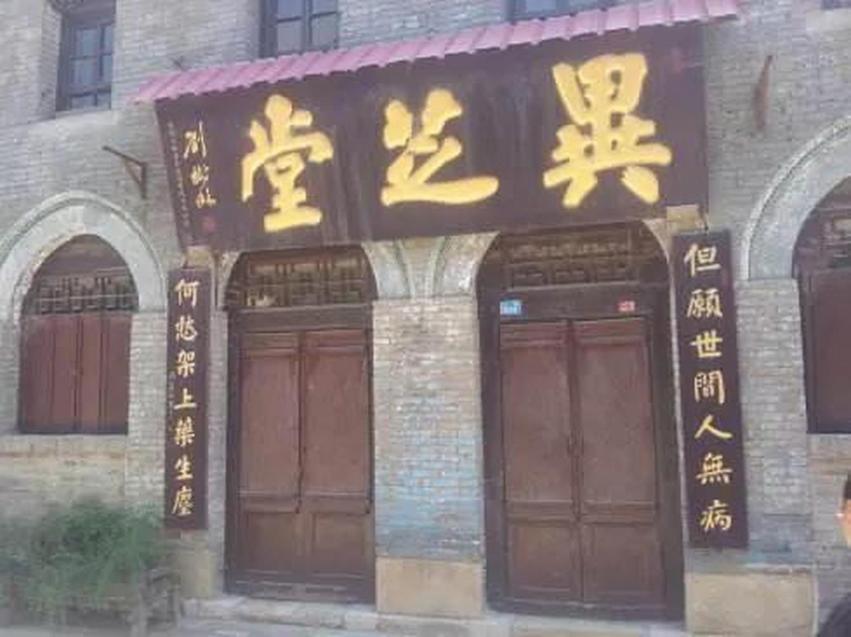 第一张是今天去某药店时拍的,第二张是网上搜到的