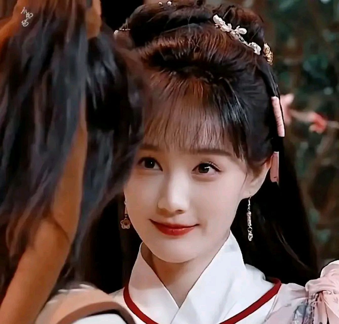 李一桐和白鹿最大的区别,一个用眼笑,一个用嘴笑[大笑]