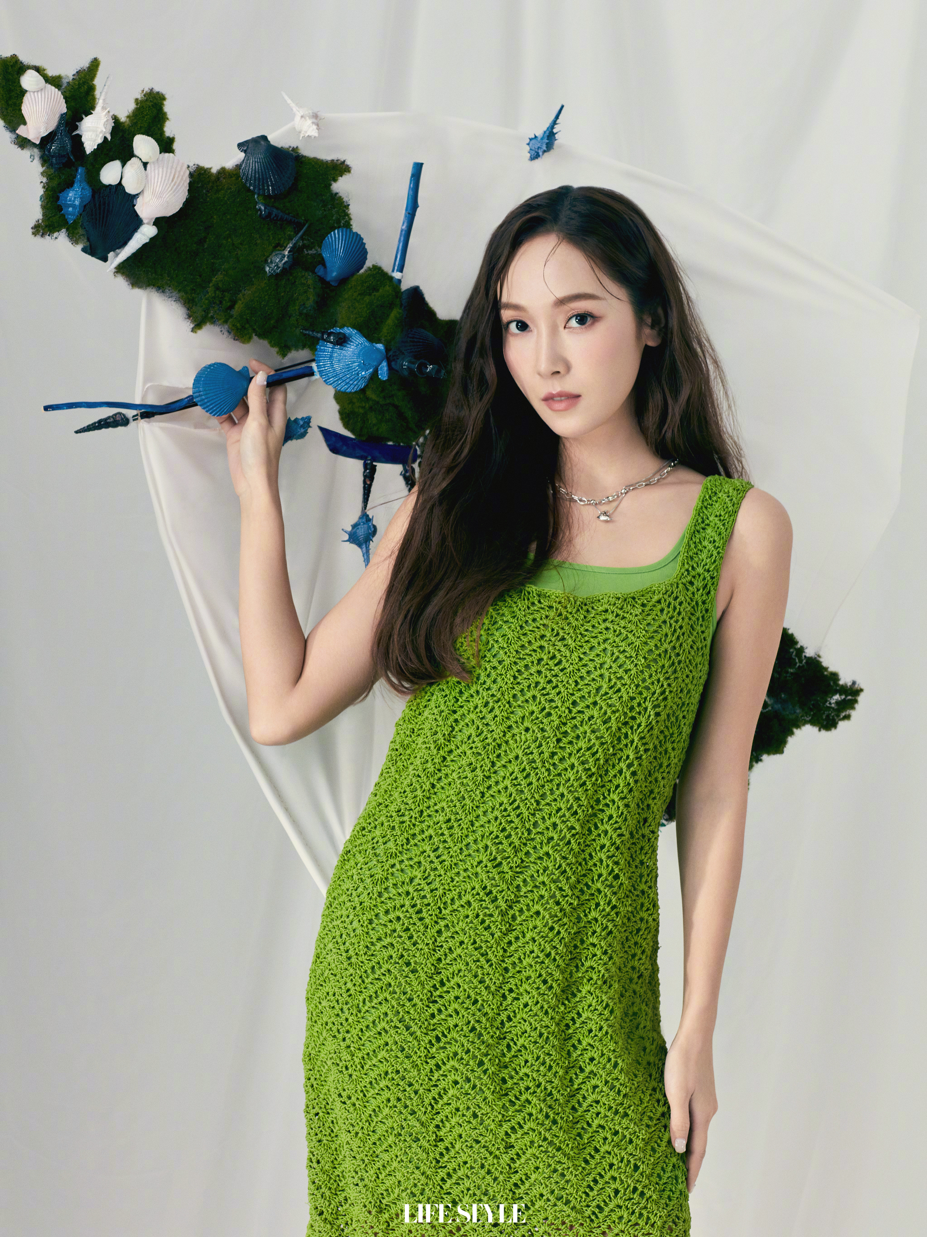 郑秀妍气质写真,时尚靓丽