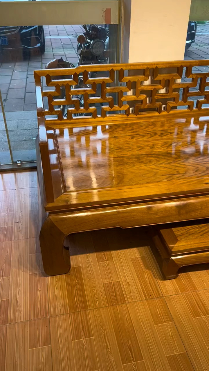 金丝楠木罗汉床