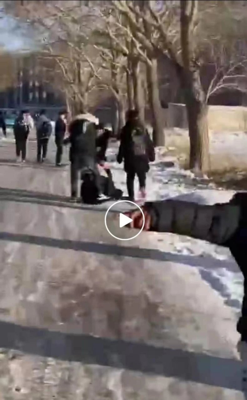 日前,沽源县几个孩子因为打架,最后打进了公安局