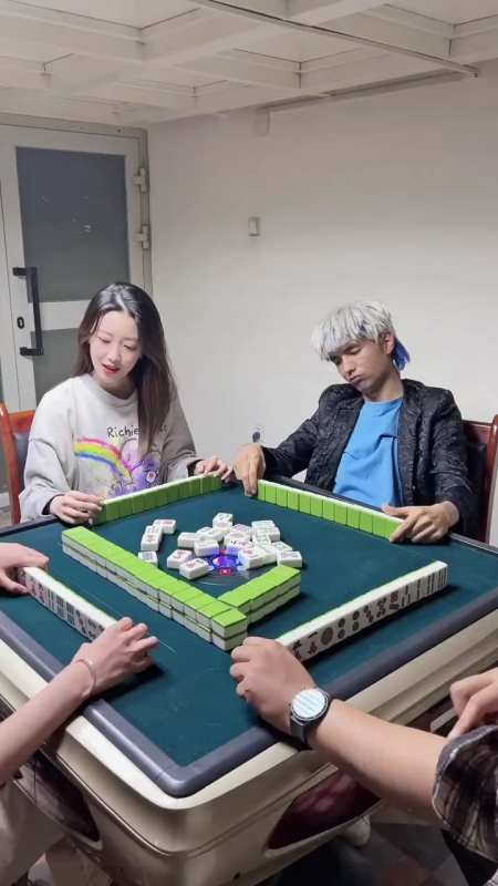 38万粉丝  关注美国队加特林,科尔曼,泰森盖伊等686孔蒂图赫尔场边干