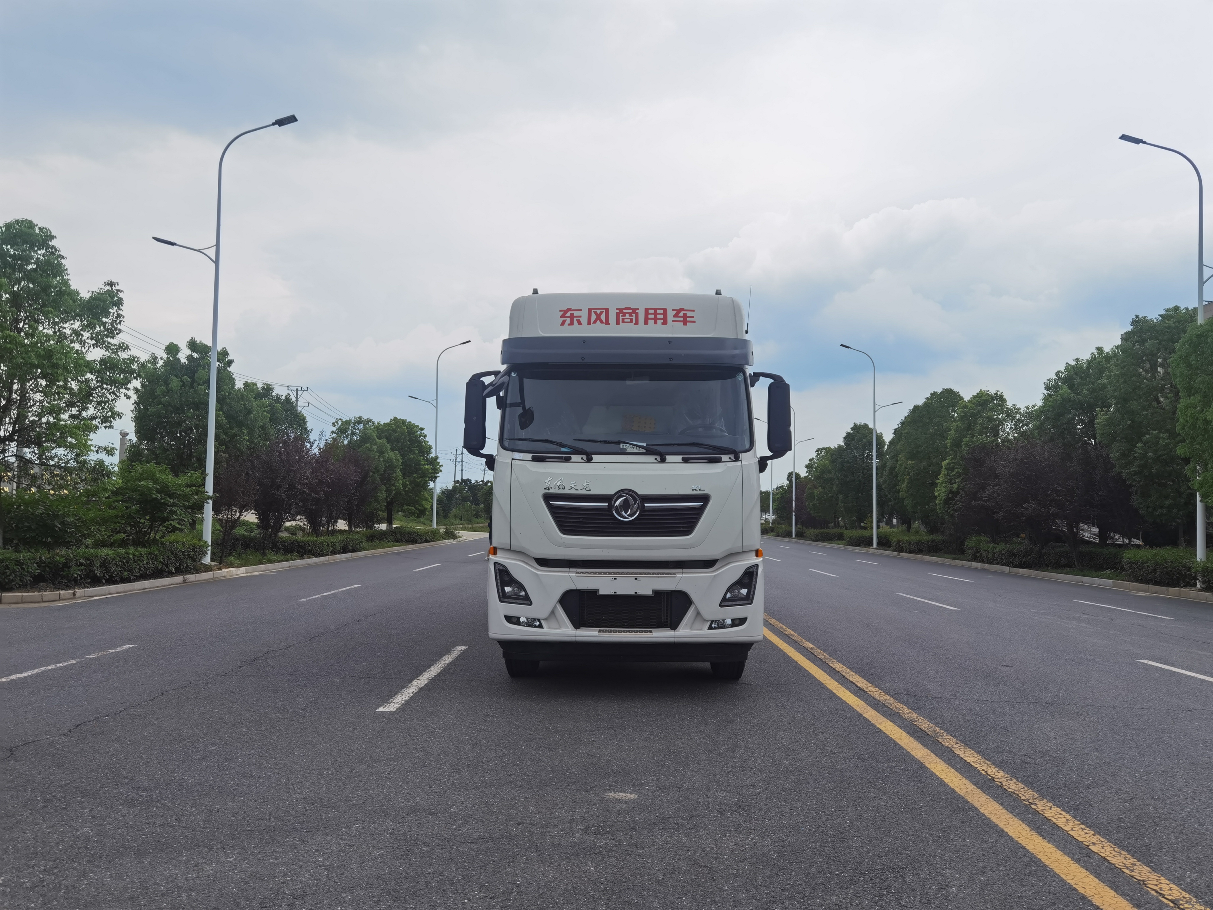 东风天龙20吨散装饲料运输车