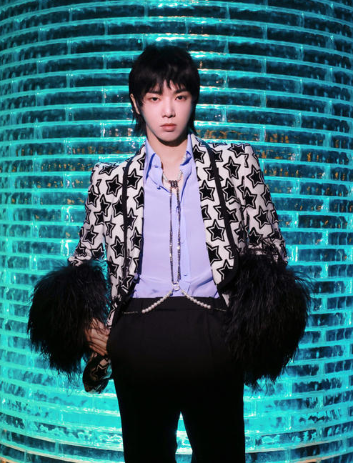 华晨宇在八年前就开始了自己的创作,他的实力不就是普通音乐人吗