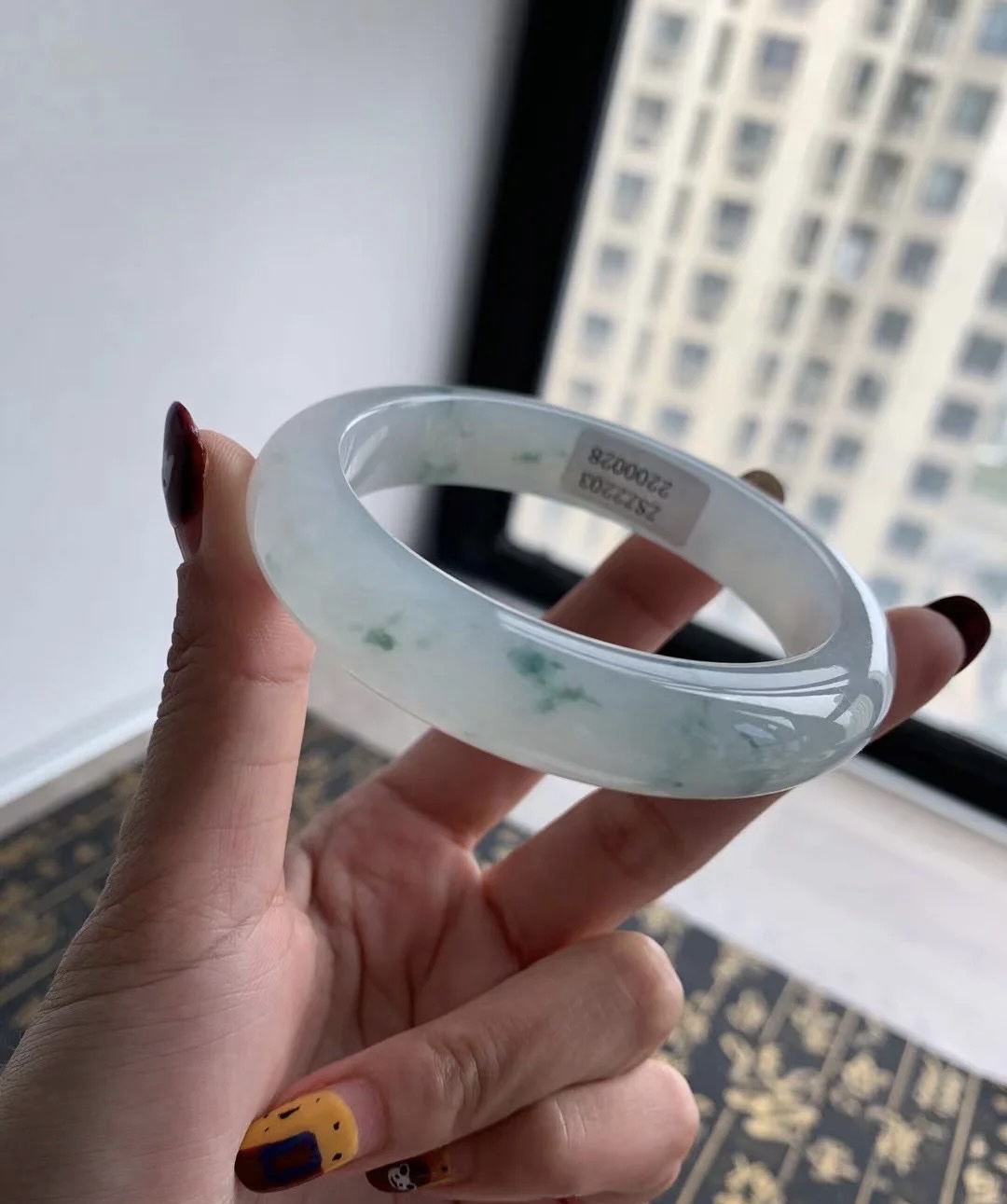 牛奶底飘花翡翠手镯