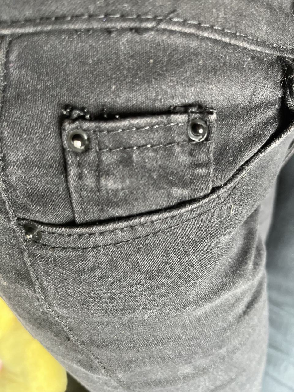 好奇问一下,牛仔裤里面的这个小口袋到底是干什么用的?