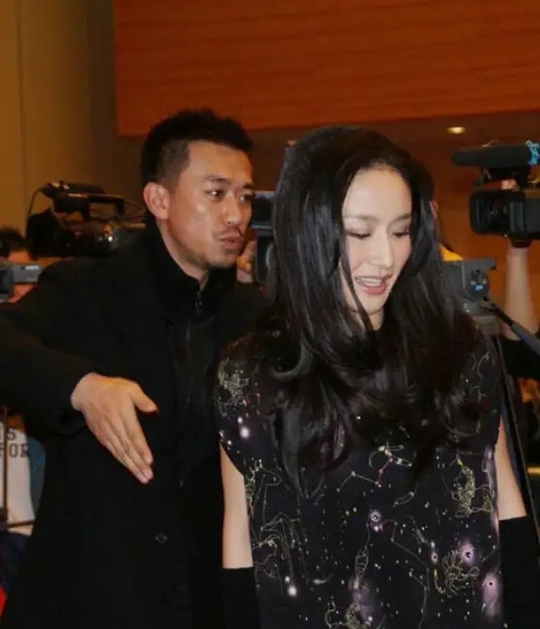 2009年,二婚的王学兵迎娶孙宁.孙宁承担了婚礼全部开销,还买了婚房.