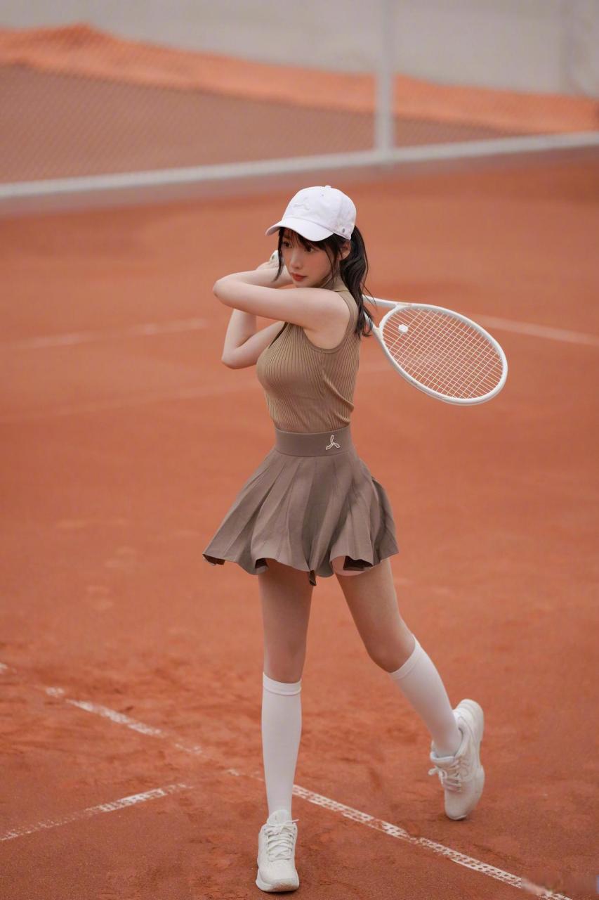 柳岩网球少女,四十多岁还有少女般的感觉,女明星们个个驻颜有术!