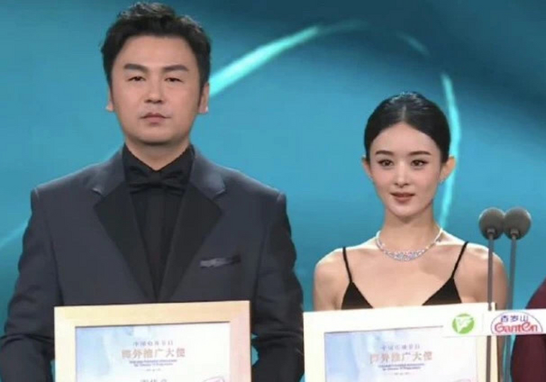 这样一对比,雷佳音的头确实不小.