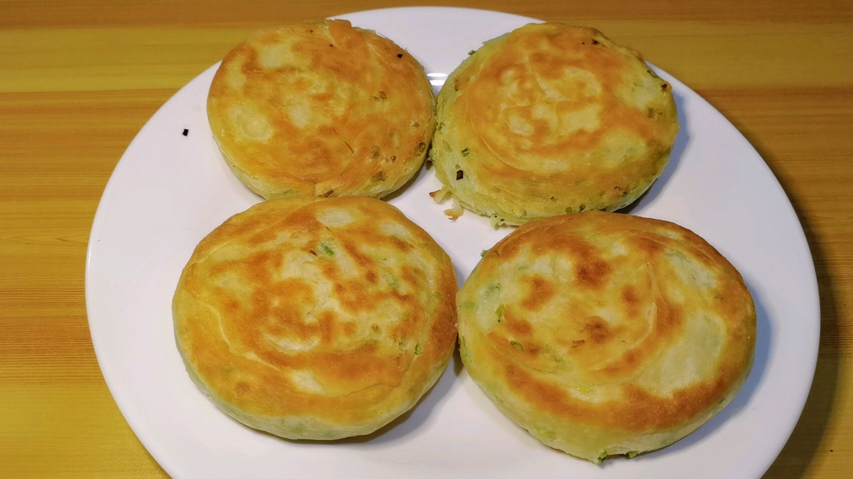 一把小葱,一碗面,教你做香酥葱油饼,咬一口酥脆掉渣,葱香浓郁