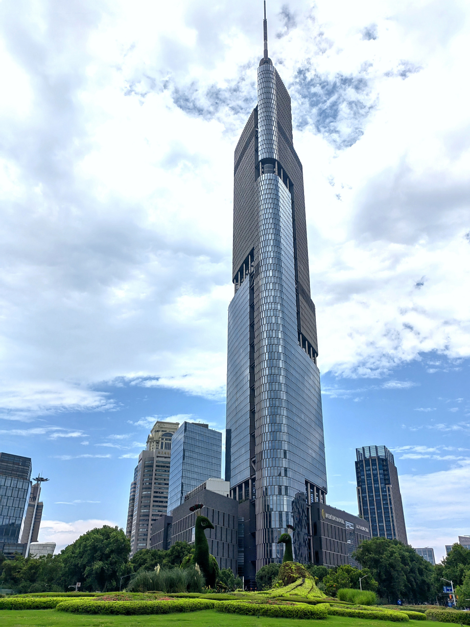 全国十大高楼之一的南京紫峰大厦,它曾获中国建筑学会优秀建筑结构