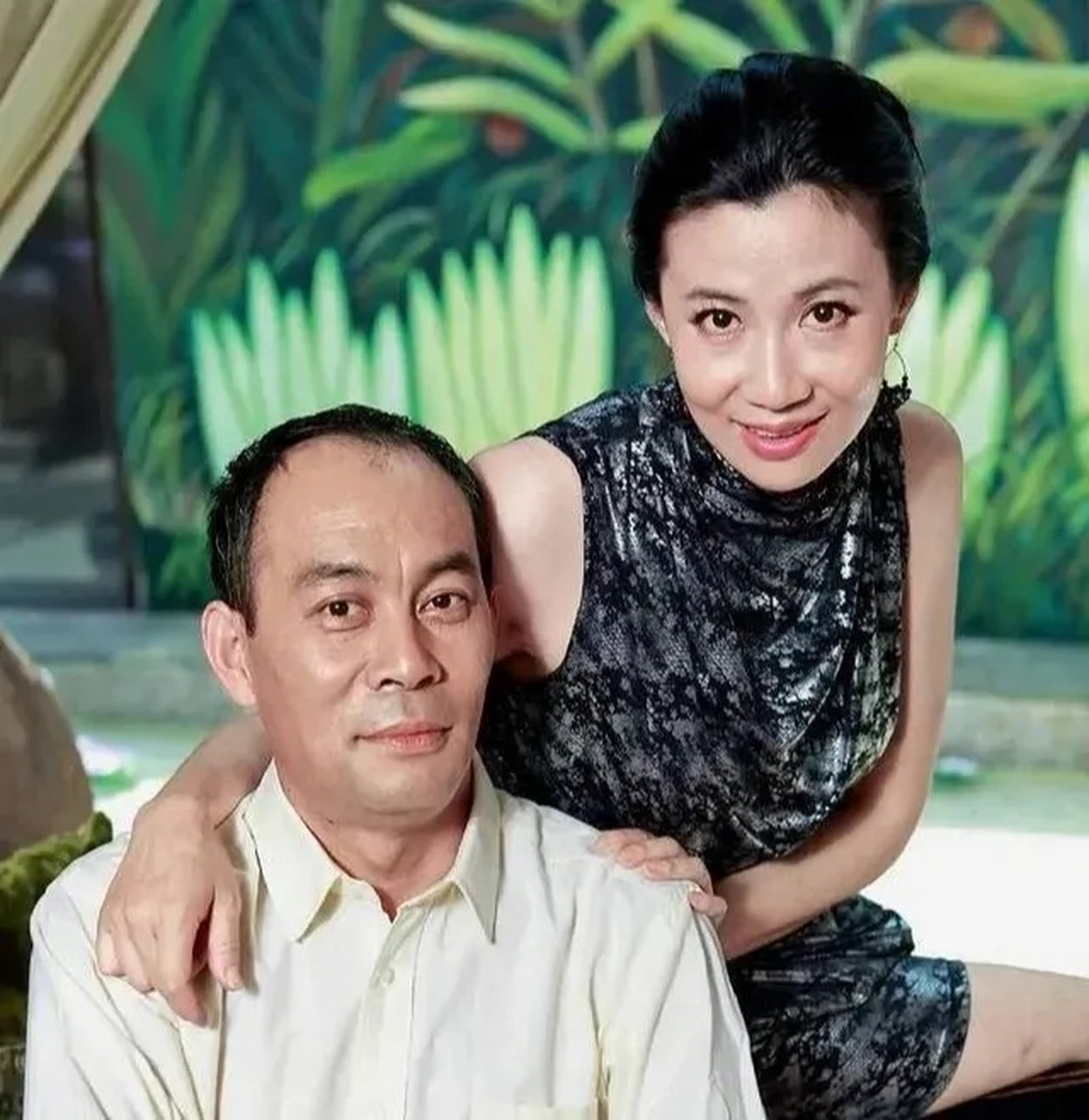 张光北,陈炜夫妻携手出席电影盛典.