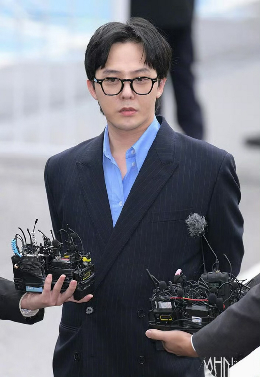 韩国警方怀疑权志龙试图销毁吸毒证据,由于权志龙除头发外全身脱毛