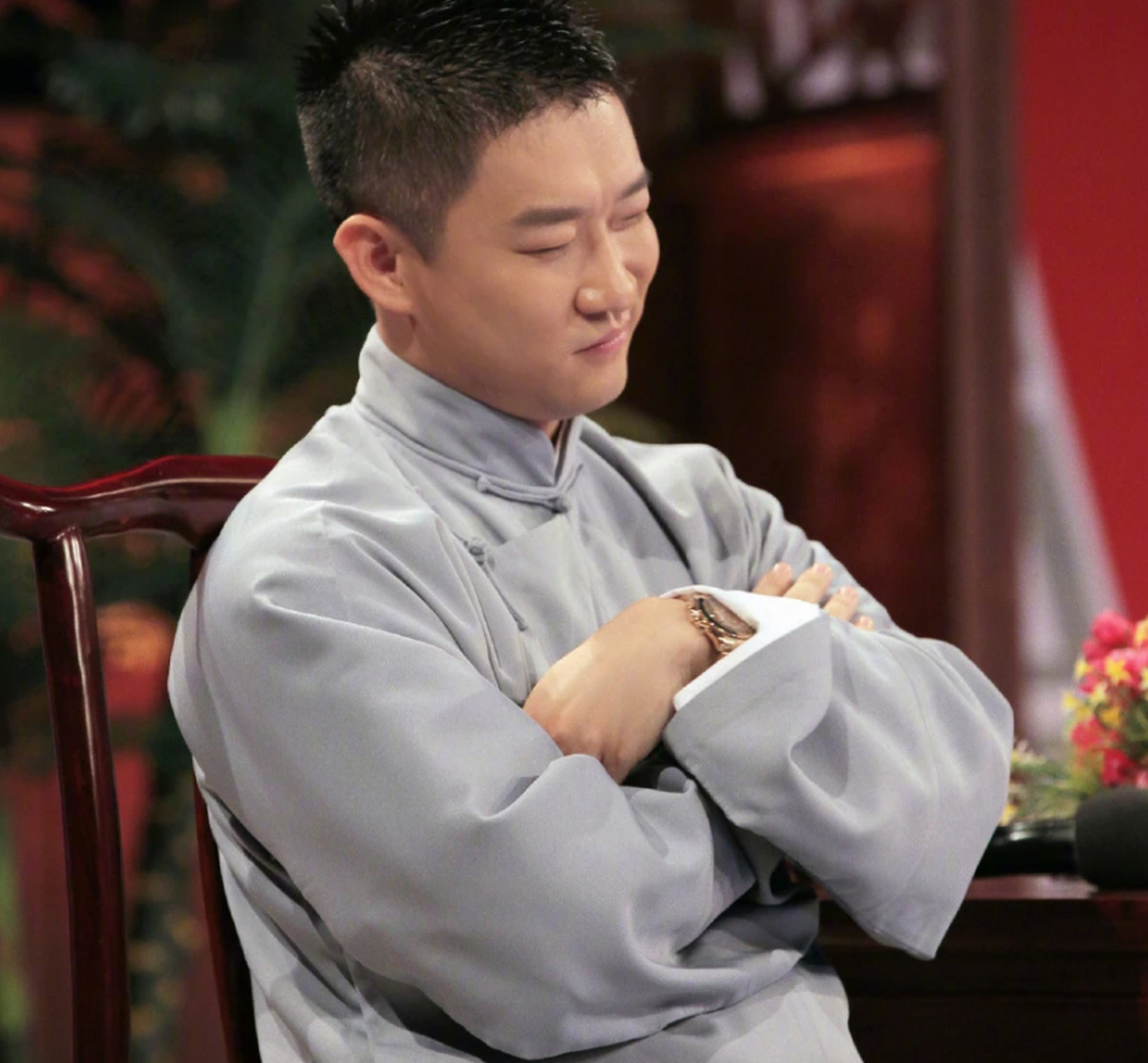 曹云金和郭麒麟是相声界的知名人物,两者之间没有亲缘关系.