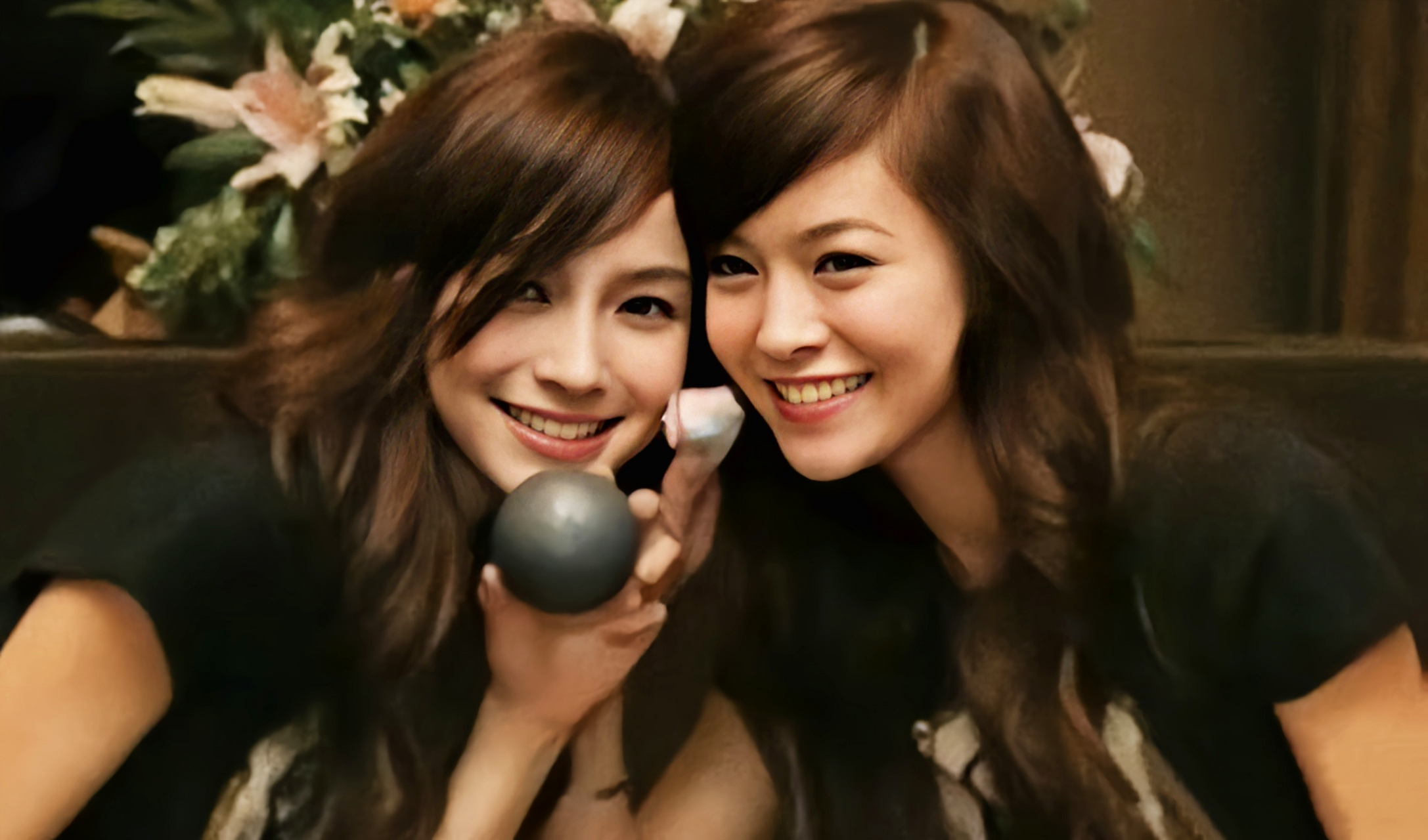 angelababy和文咏珊在香港早期合影,两人同时期出道,同样是88年出生