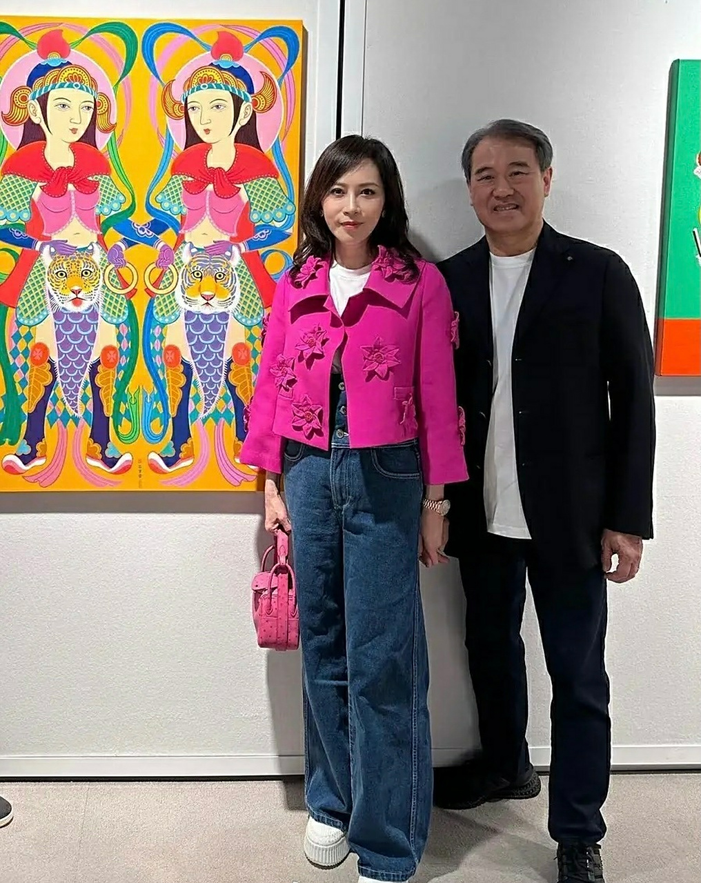 港星顾纪筠应该也在脸上用了科技.