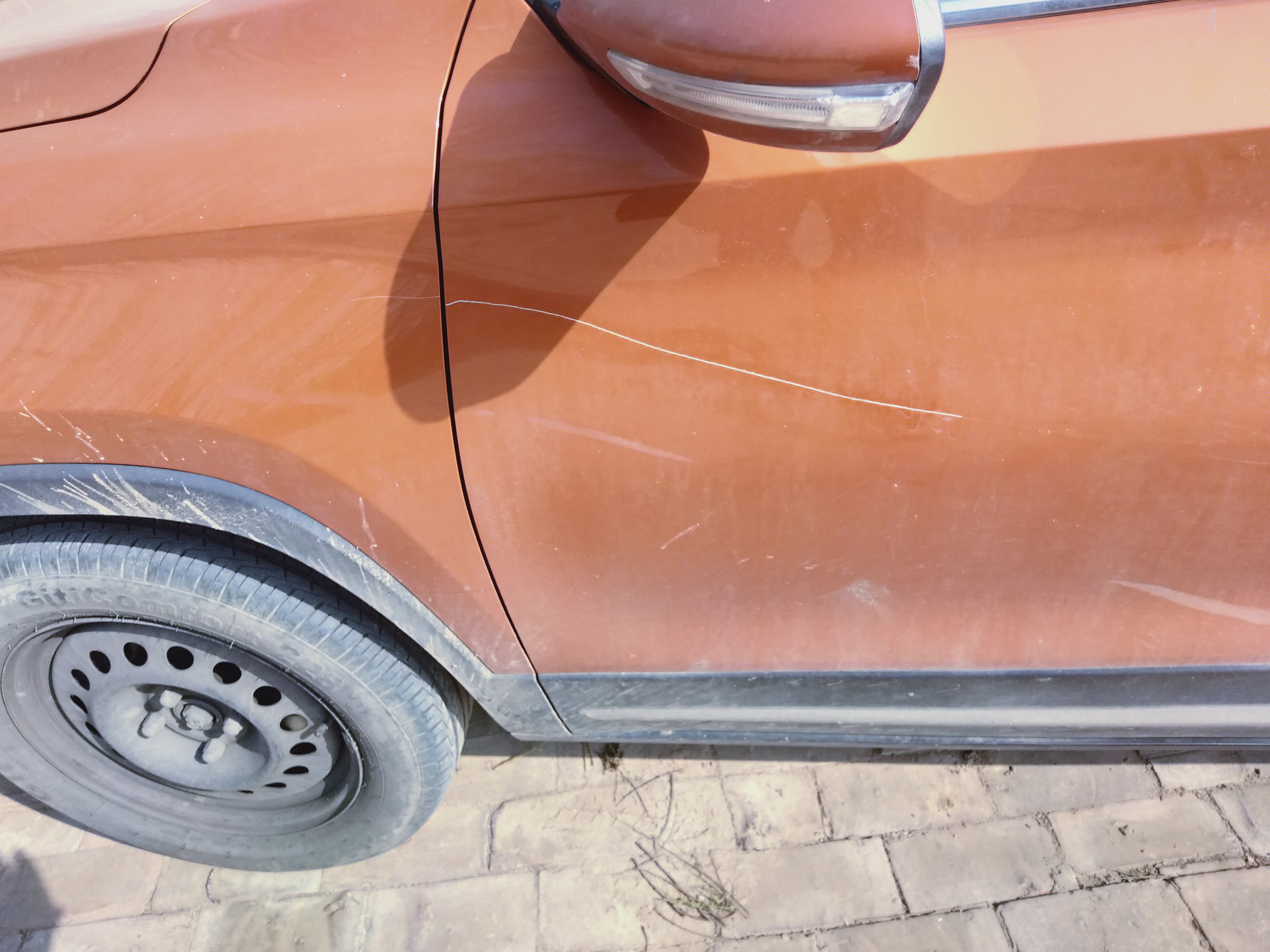 最主要的是不知道谁的自行车蹭车漆自行车刮到车漆自行车刮到汽车的