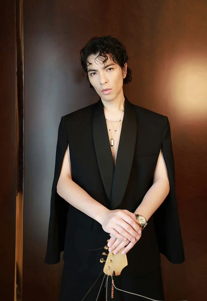 萧敬腾,这造型,帅气十足.