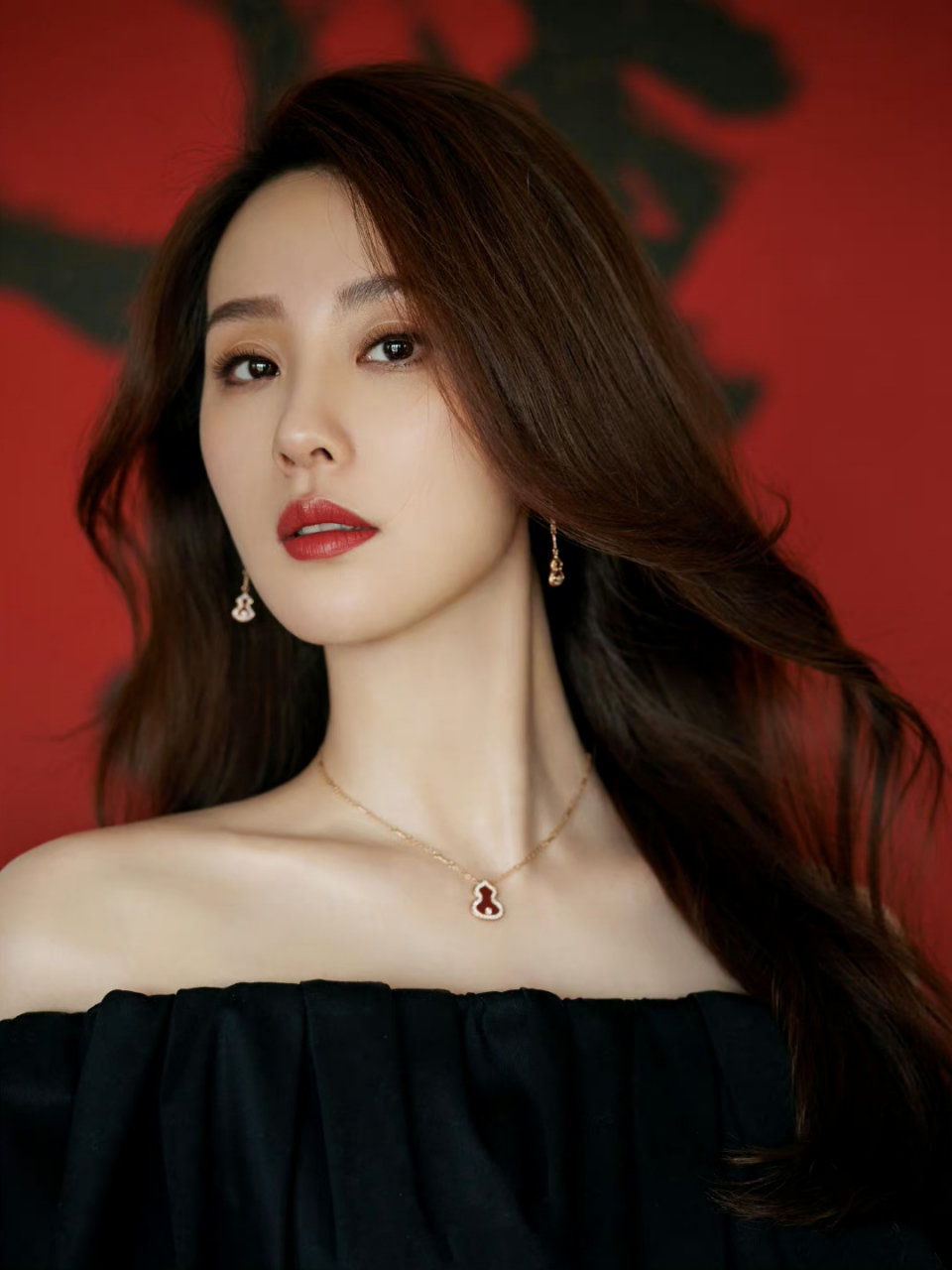 刘诗诗# 雪肤玉貌的容颜,高贵冷艳的气质,婀娜多姿的身材,妩媚柔情