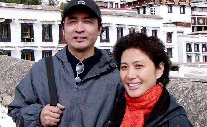 64岁吴玉华:与汪俊有缘无份,二婚嫁给画家后,家庭美满和谐