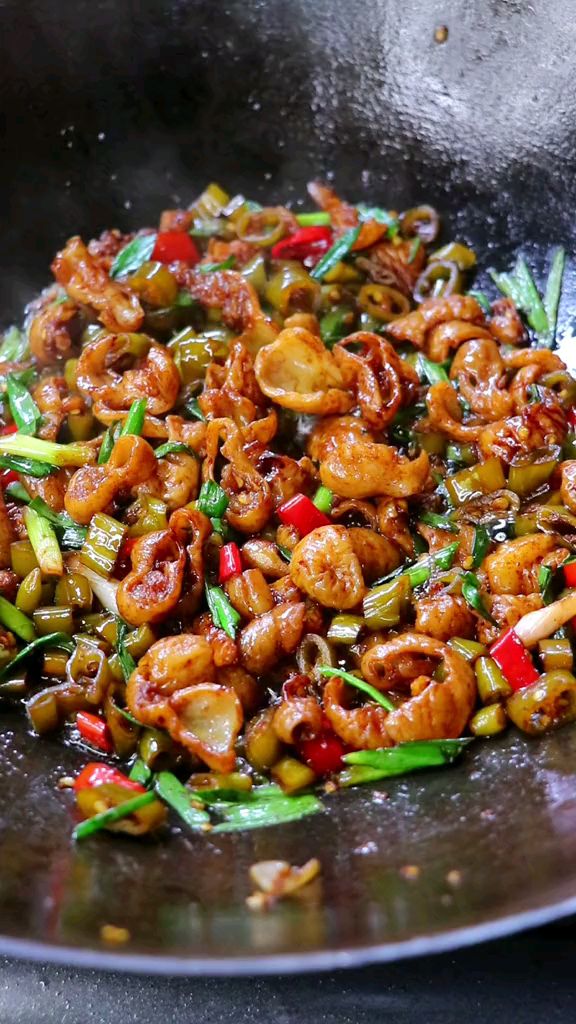 酸辣椒炒猪大肠,炒肥肠家常做法