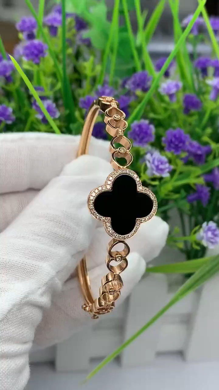 18k镶嵌墨翠四叶草