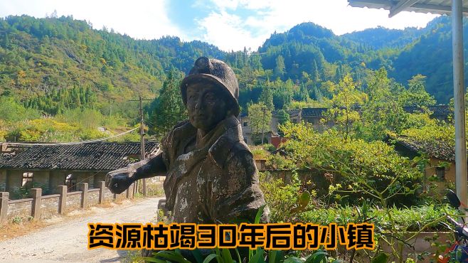 [图]2万人的工厂搬走后，36公里长的厂房废弃在大山里，变成一座空城