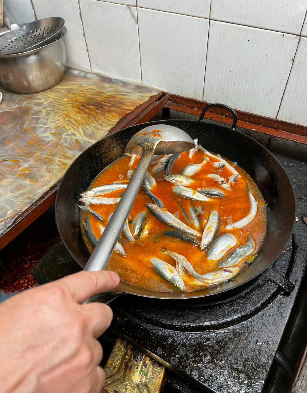 酱汁抗浪鱼和煎抗浪鱼.