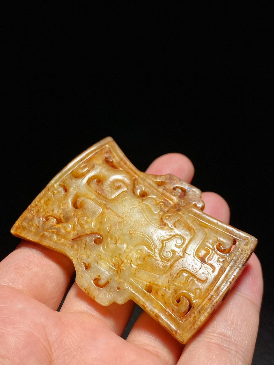 汉 和田玉籽料沁色 透雕 螭龙纹 剑珌 剑饰