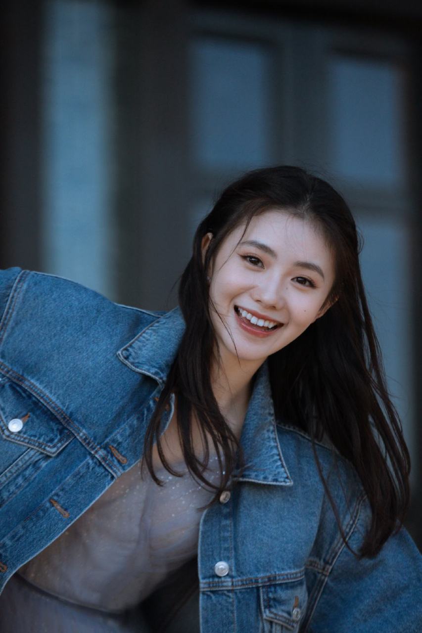 刘浩存母亲舞蹈学校致女童瘫痪#  她妈妈因为在刘浩存小时候当蔚父