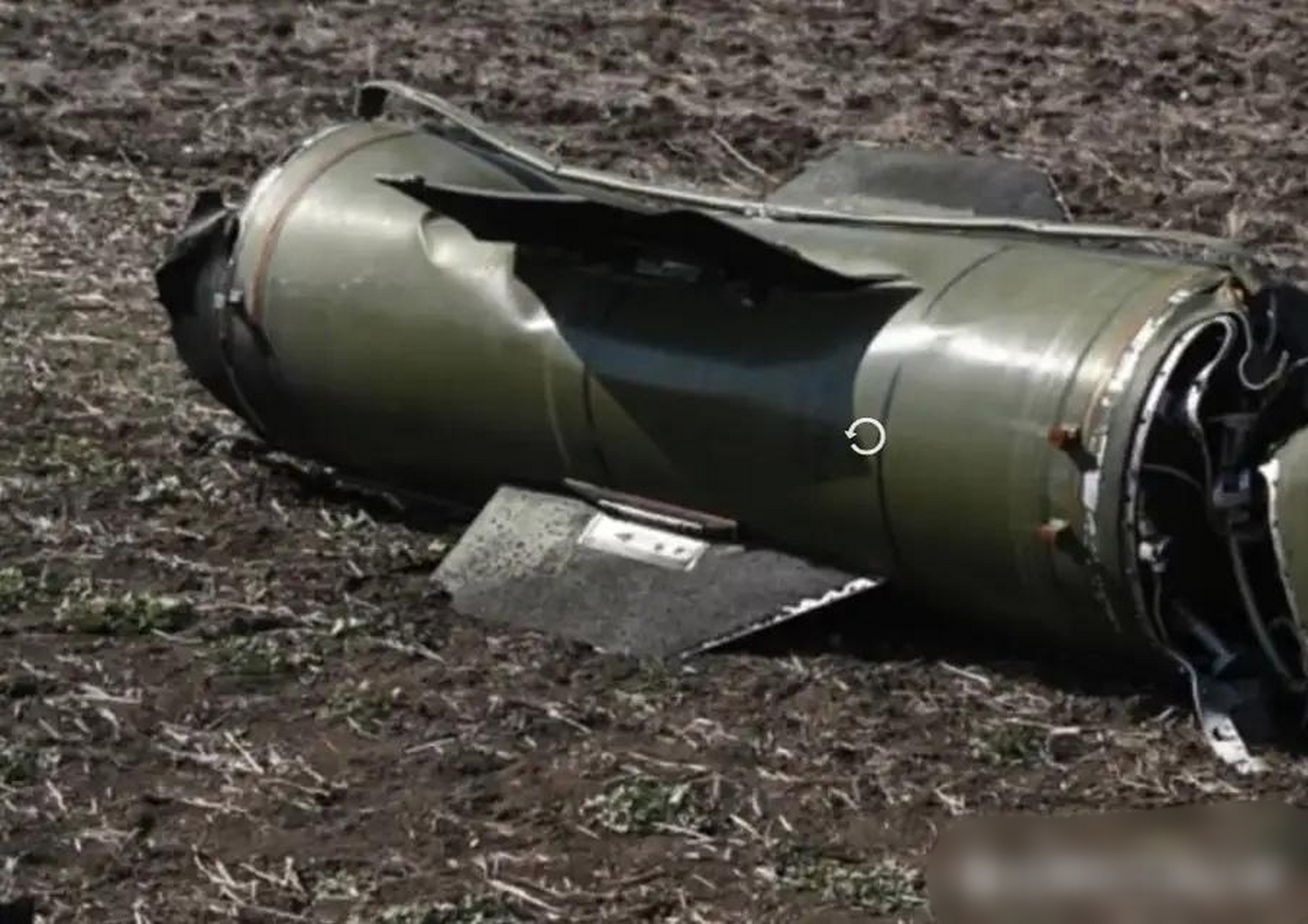 波兰吓尿了,一枚俄罗斯导弹残骸落在波兰境内!