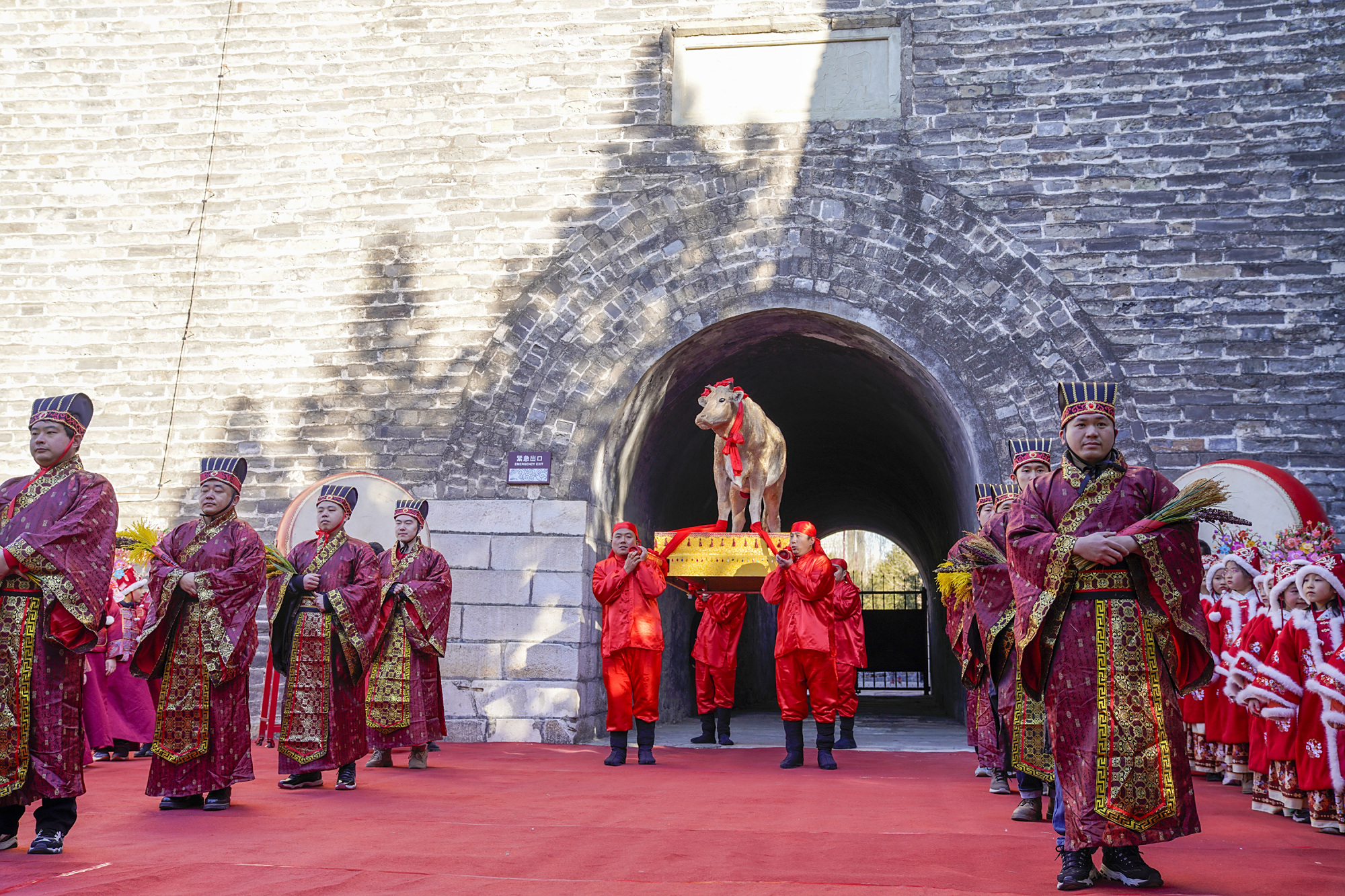 节日东城|立春日,古观象台下"鞭打春牛"迎春纳福