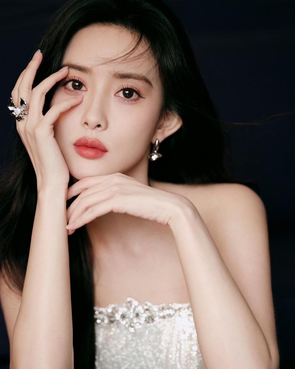 孟子义颜值一直在线脑子偶尔不在线型美女,好好的美女偏偏长了张嘴.