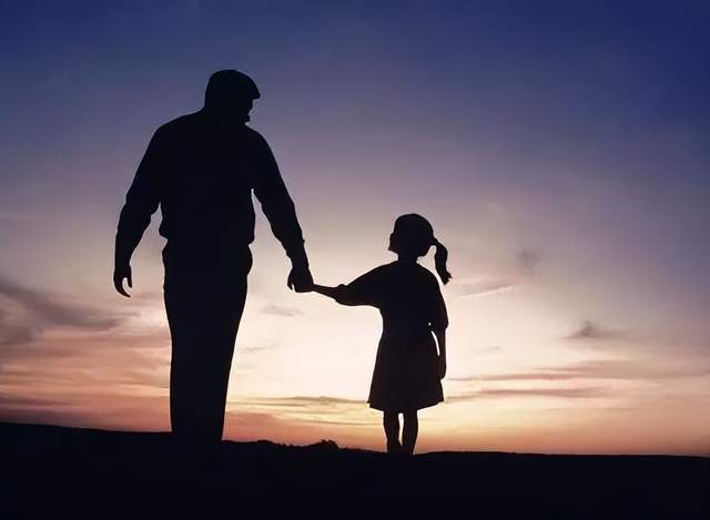 爸爸去世前拿出50万元欠条,两个儿子拒接