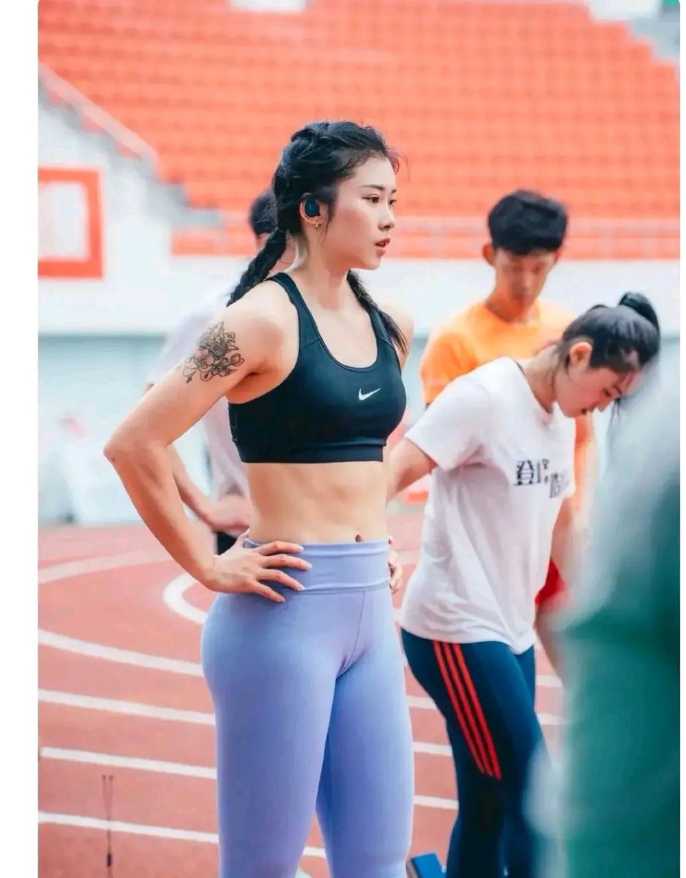 前几天大运会上,跨栏运动员吴艳妮胳膊纹身问题引起大家热议!